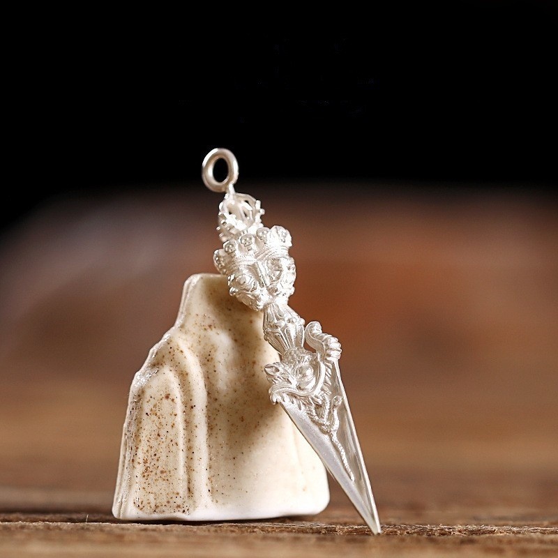 S999Alat Ajaib Unik Perak Murni Pusa Vajra Tiga Sisi untuk Menekan Iblis untuk Pria dan Wanita