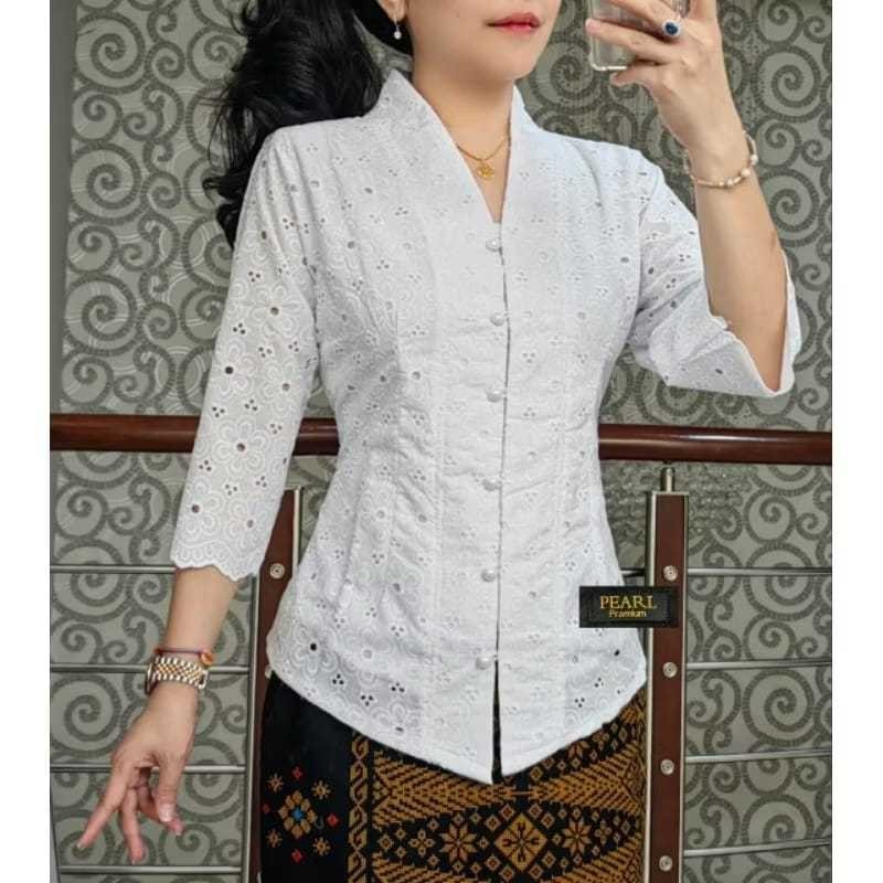 WF  Blus Katun Bolong Khus Hitam Putih