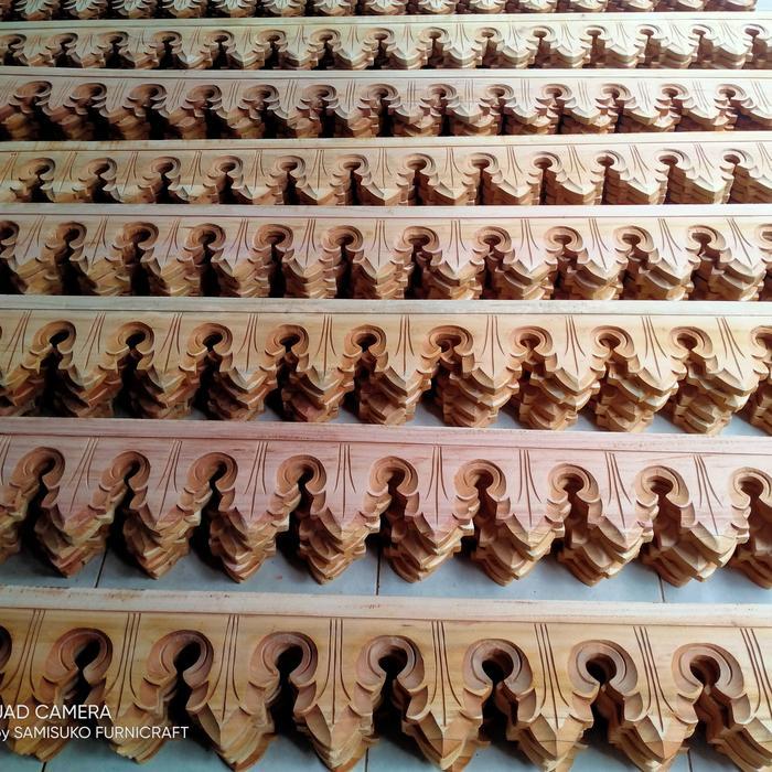 lisplang ukiran Cemara