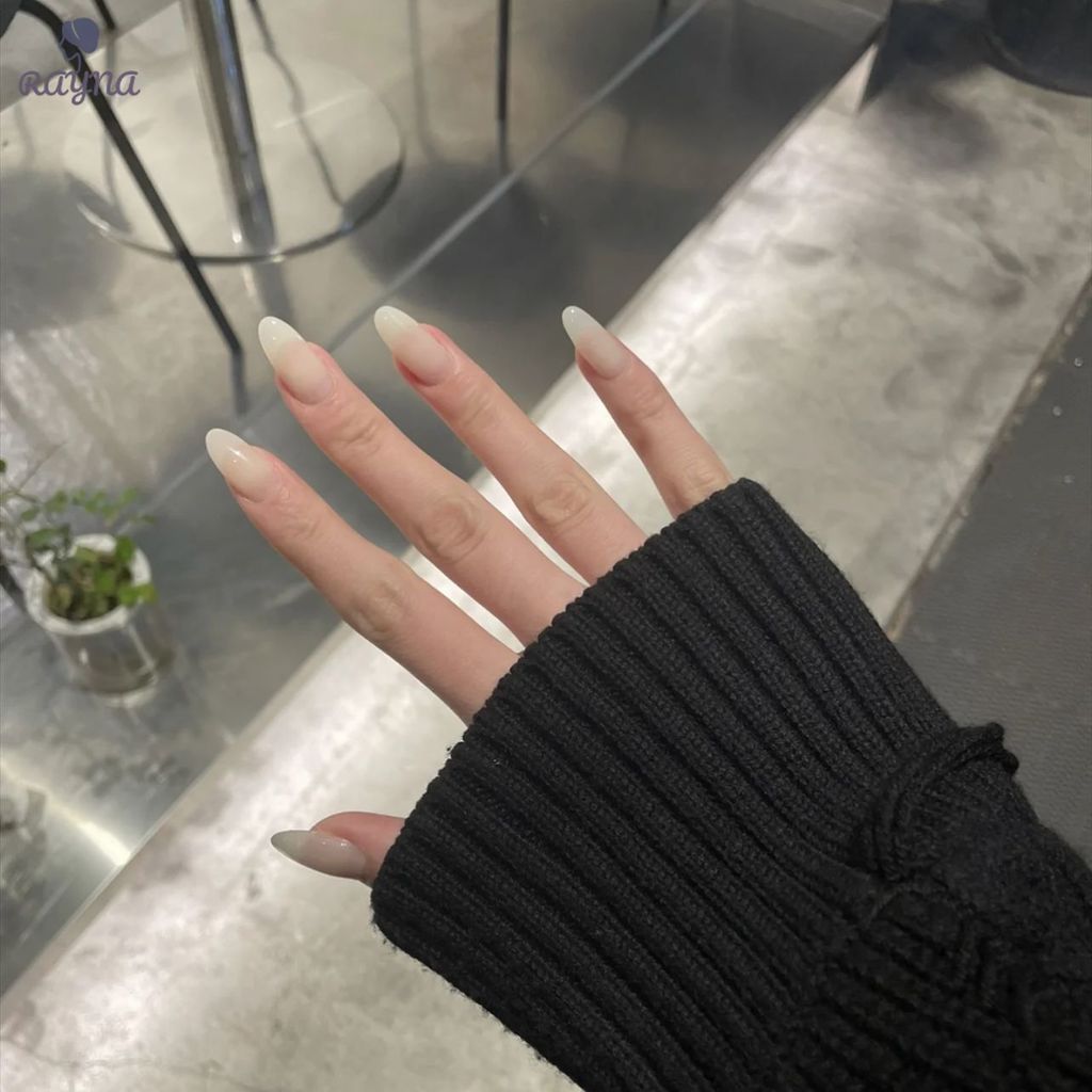 RAYNA Kuku Palsu Ujung Bulat Berwarna Putih Pucat - Manikur Minimalis Prancis Yang Lembut