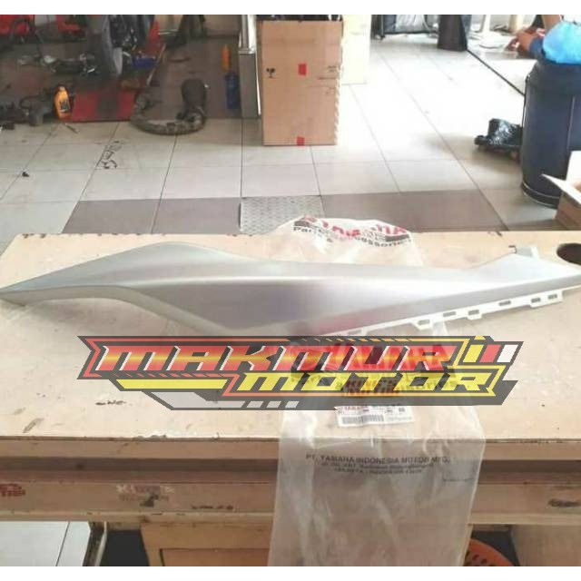 BODY BELAKANG KIRI AEROX 155 SILVER ORI YGP