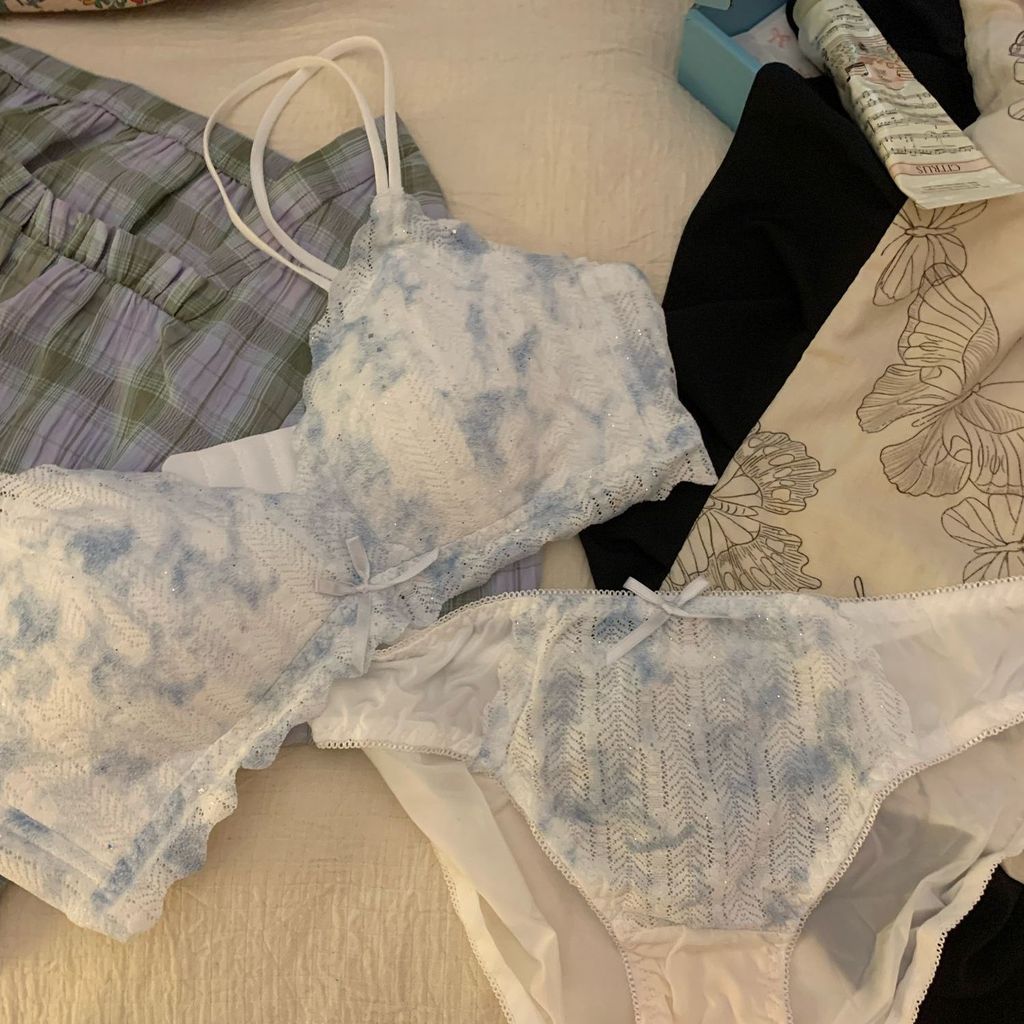 Pakaian dalam wanita, bra set