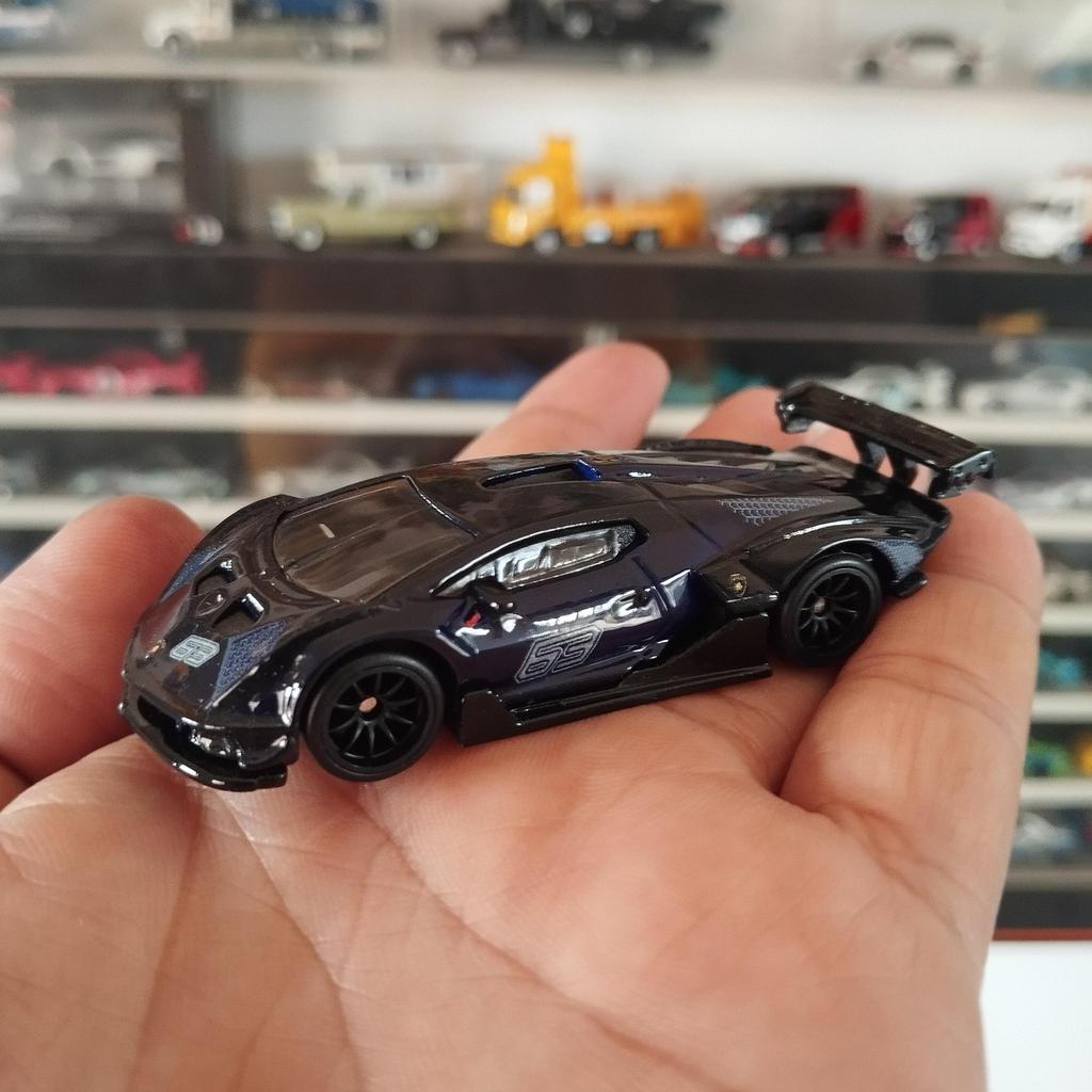 Hot Wheels Lamborghini Essenza SCV12 Trackday Diorama (Diecast)