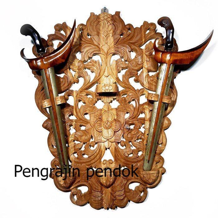 Blawong Tempat Keris Tempel Dinding Isi 3 Ukir