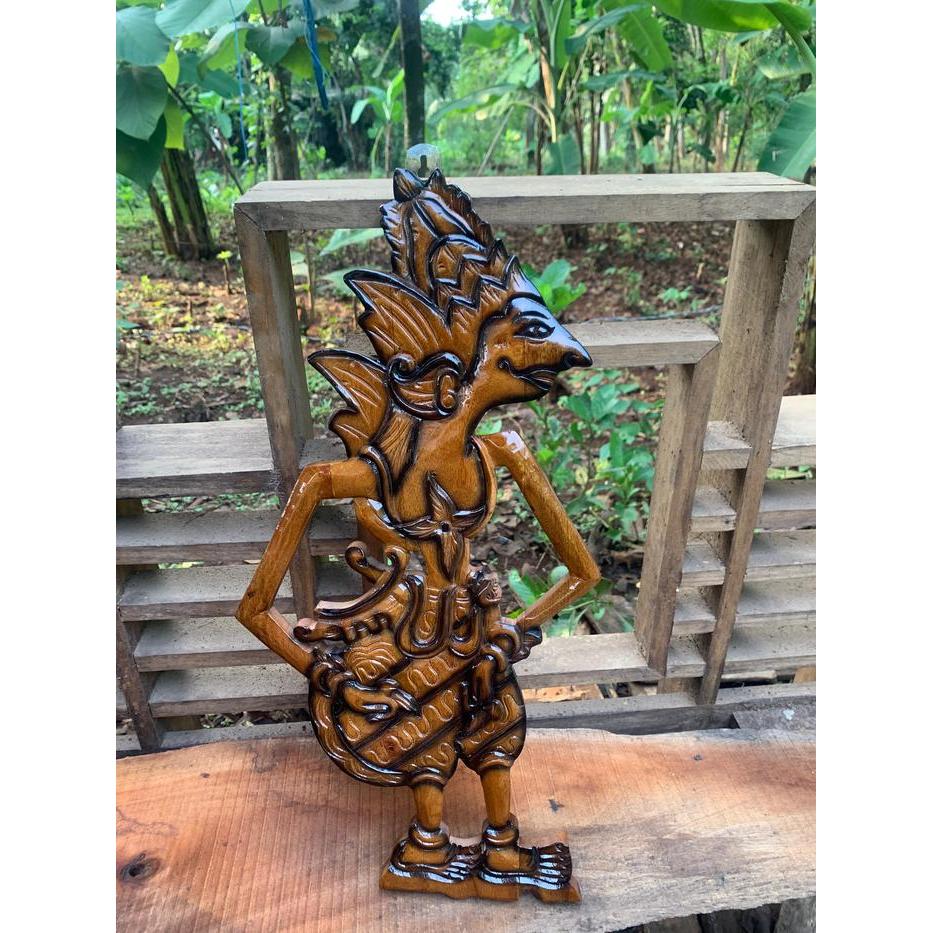 blawong keris beerbentuk wayang raden arjuna diukir persisi seperti aslinya  dari mahoni finishingan