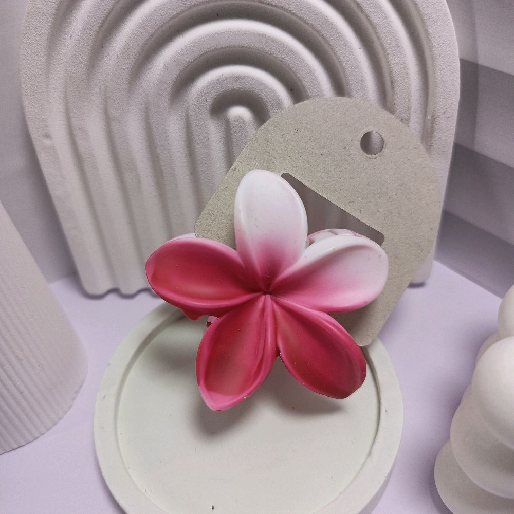 Jepit Rambut Standard Gradasi Doff dengan Desain Bunga Plumeria Warna Merah Muda untuk Tampilan Cant