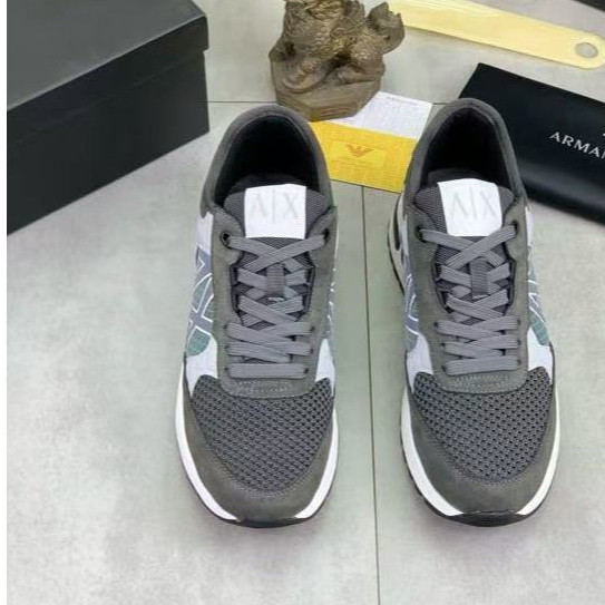 Merek Sepatu Pria  Sepatu olahraga baru Armani