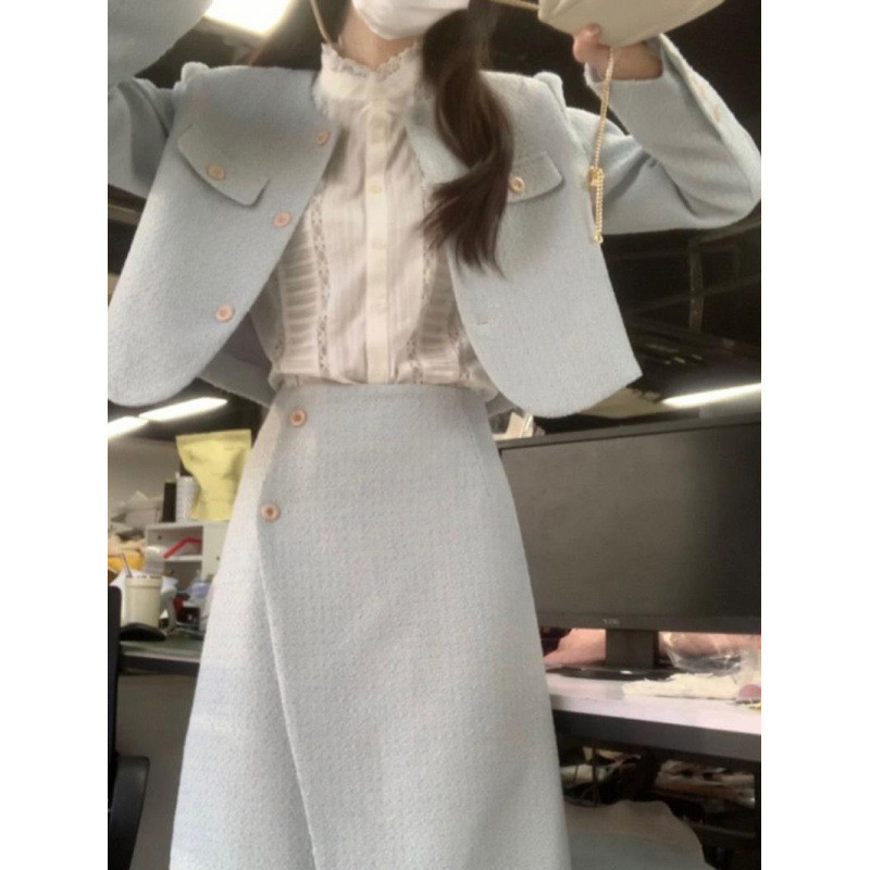 Set Gaya Chanel Kecil Mantel dan Rok Midi Mewah