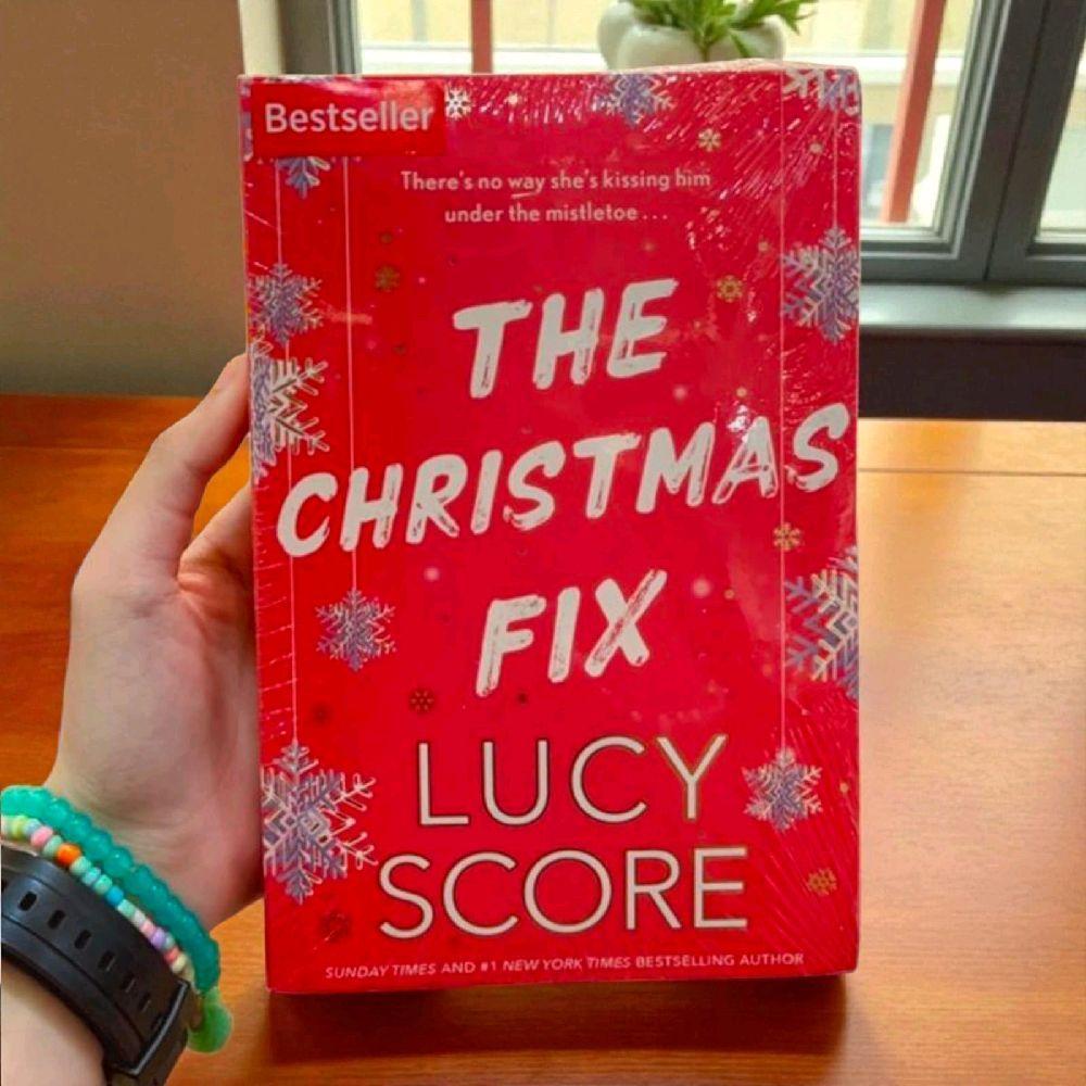 The Christmas Fix: the sizzling new festive romance from the Tiktok sensation (PB) by Lucy Score