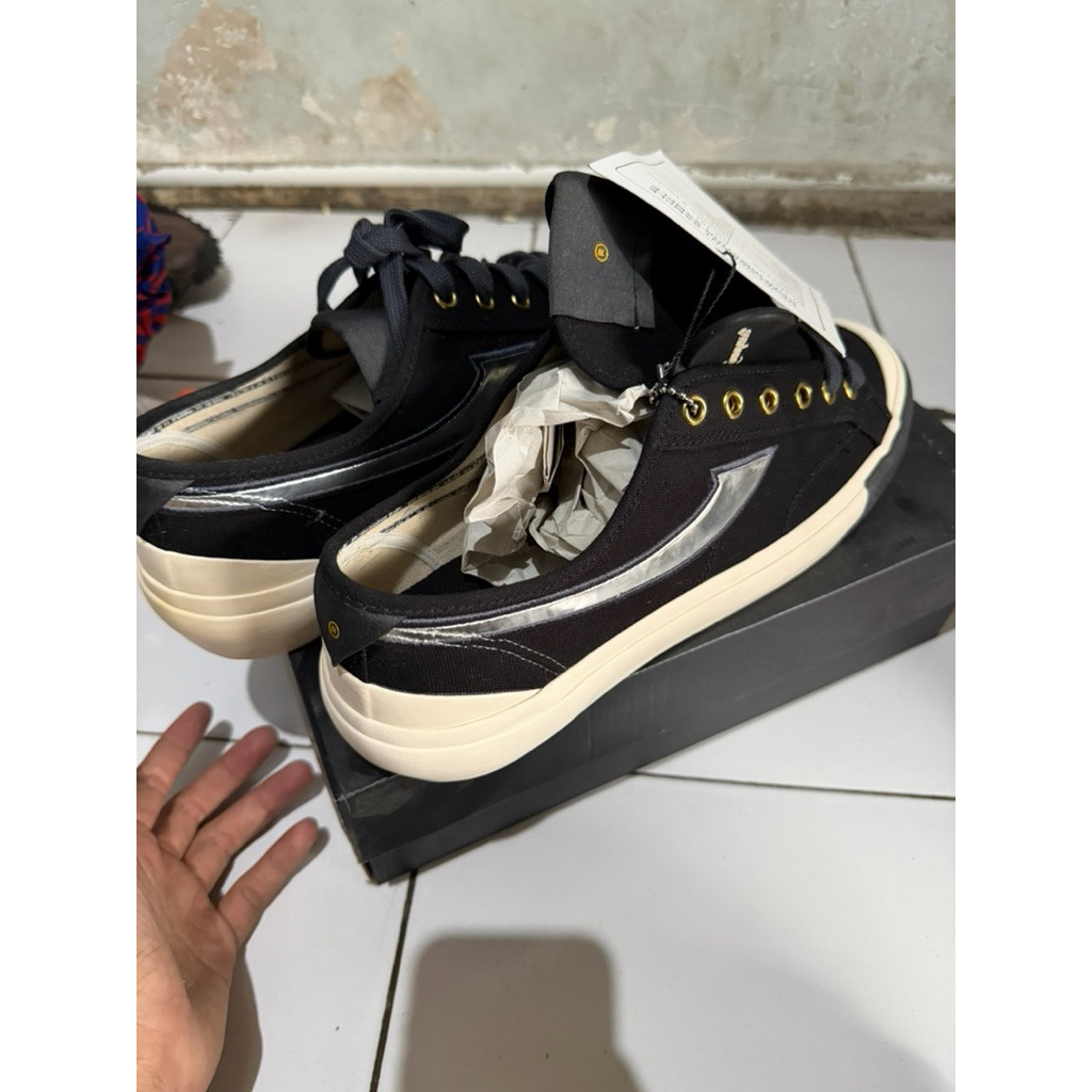 Sepatu Compass Proto Lite Low Black Silver Size 44