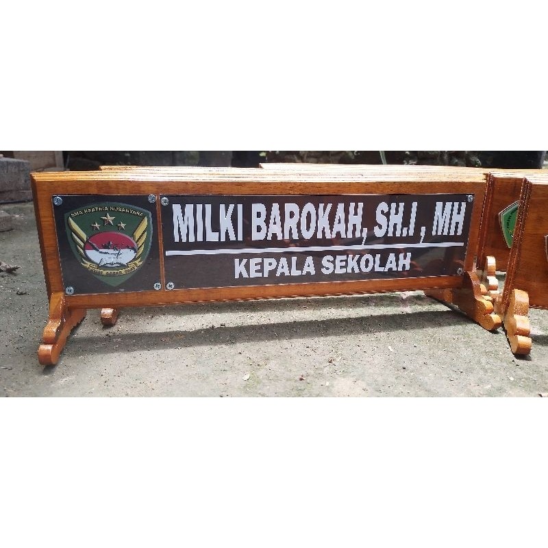 PAPAN NAMA MEJA KANTOR BAHAN KAYU SOLID