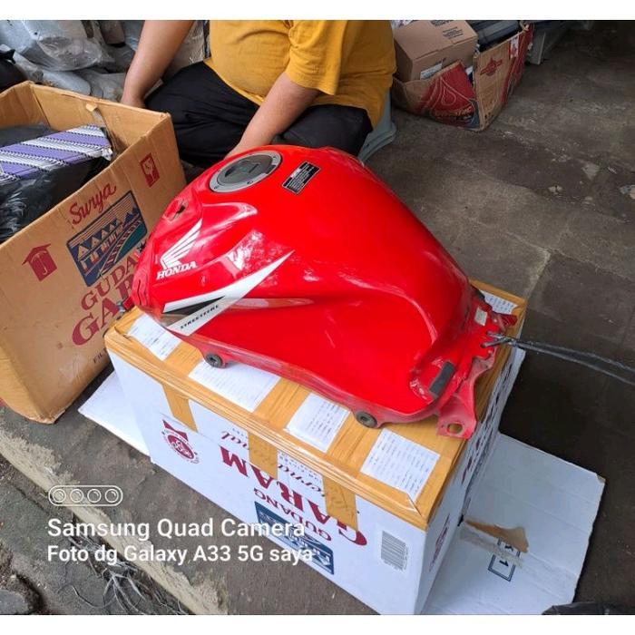 TANGKI TANGKI HONDA NEW CB 150 R LED NEW CB 150 R LED ORIGINAL LEPASAN MONTOR WARNA MERAH