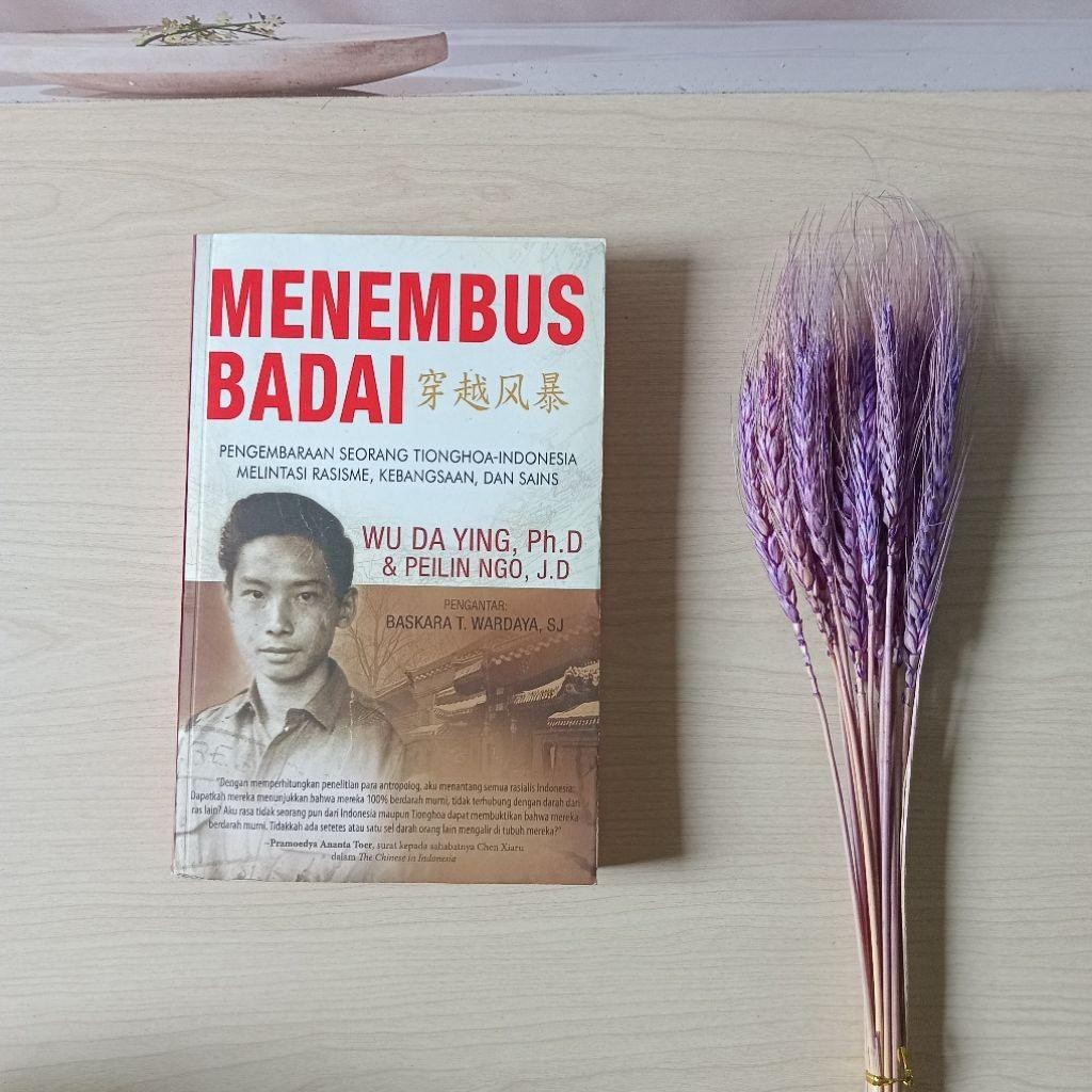 Menembus Badai - Pengembaraan Seorang Tionhoa Indonesia Melintasi Rasisme Kebangsaan dan Sains - Wu 