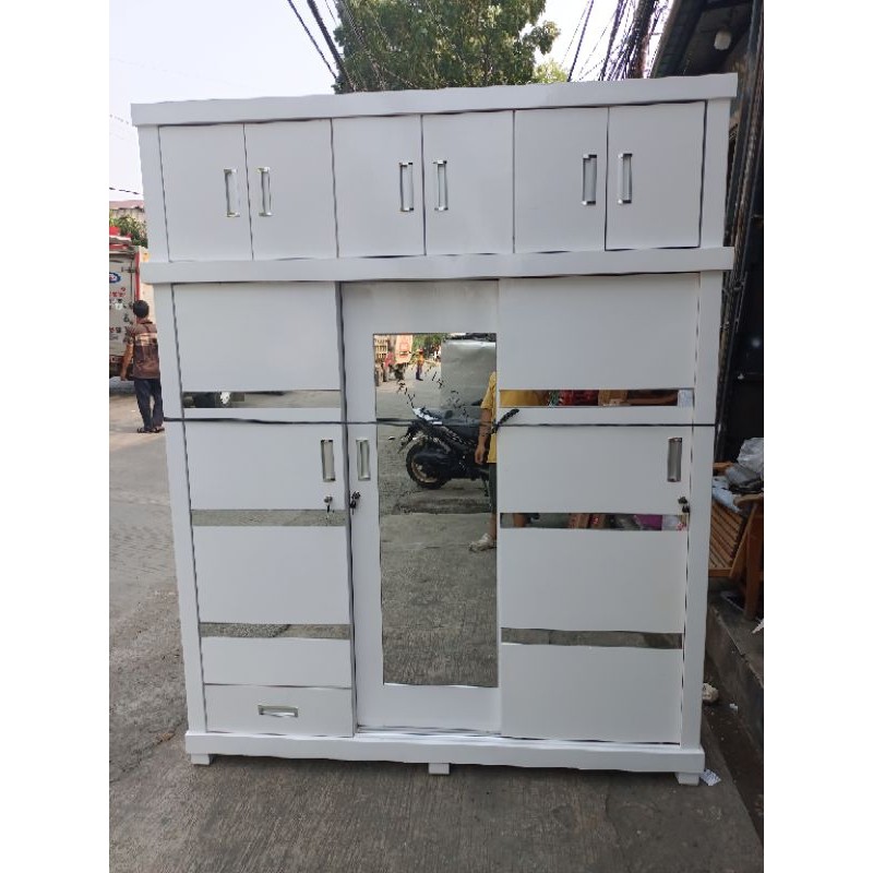 PROMO SALE lemari pakaian baju pintu 3 sleding tinggi. 6 pintu bagian atas buka tutup.  cermin kunci