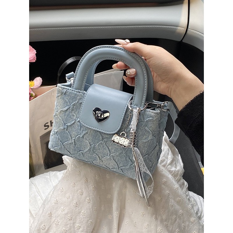 Tas Wanita Tas Musim Panas Kunci Gesper Tas Persegi Kecil Denim Biru Gaya Chanel Tas Selempang Bahu 