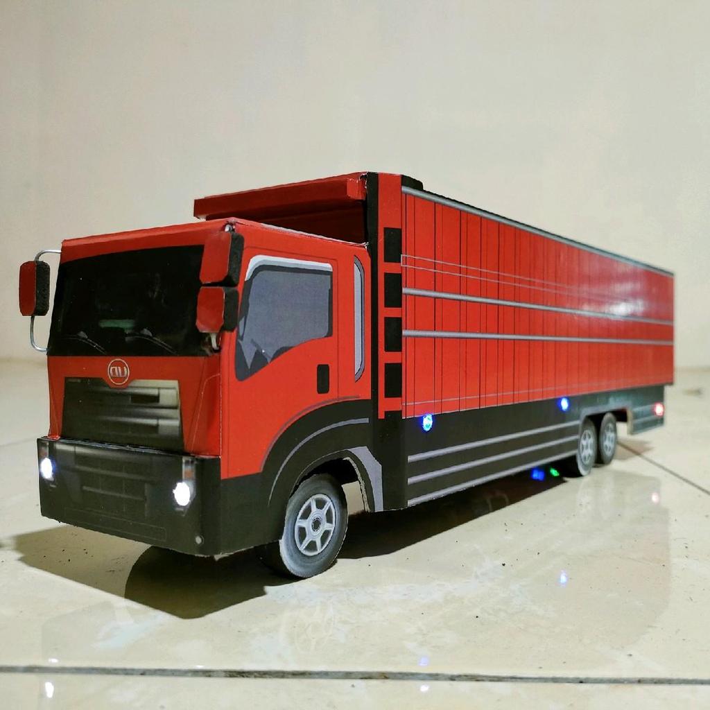 Mainan Anak Miniatur Truk Tronton Merah dengan Roda Kayu dan Lampu LED Hadiah Toys Bak