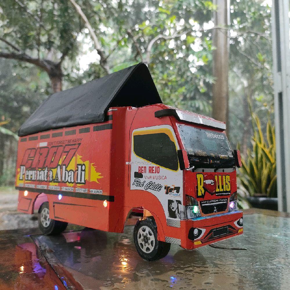 Rolis Miniatur Truk Permata Abadi dengan Desain Khas Rolis Hadiah Mainan Kayu Roda Lampu