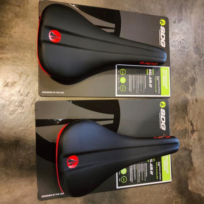 SADEL SDG BEL AIR 3.0 LUX - ALLOY BLK RED SADDLE SDG