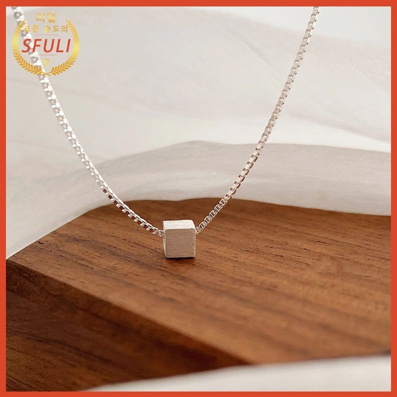 Kalung Wanita Perak Persegi Kecil Tiga Dimensi Mini