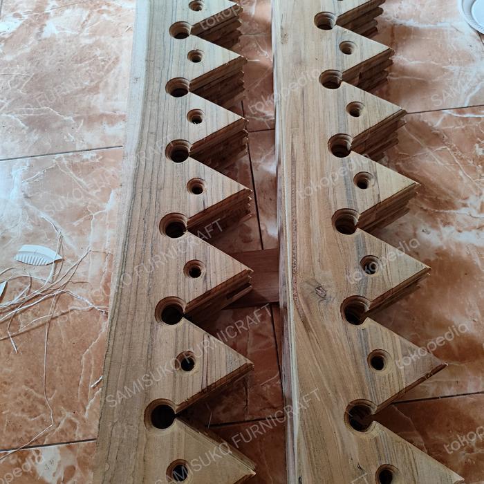 Samisukofurnicraft Lisplang Betawi Lancip Jati Kayu Berkualitas Ukuran 2m x 18cm x 1.8cm Perajin Jep