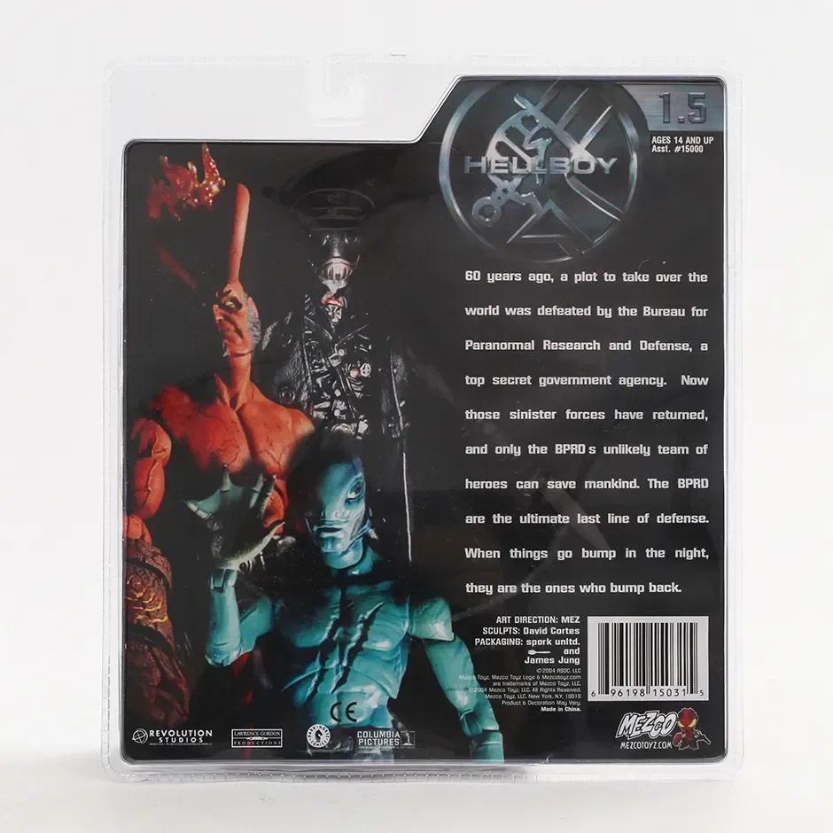 Mezco - Hellboy - 2004 "Hellboy" Trenchcoat Variant Collectible Model Doll Action Figure Toy