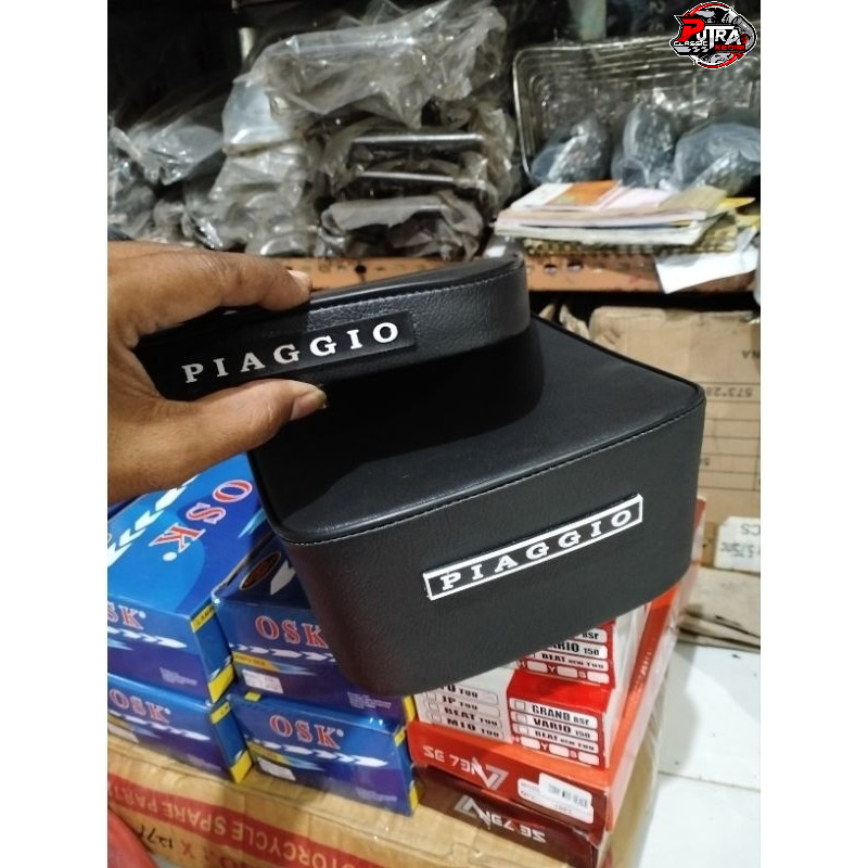 JOK MOTOR VESPA BAGIAN BELAKANG VESPA SUPER, SPRIN,PX,PS JOK BELAKANG PISAH
