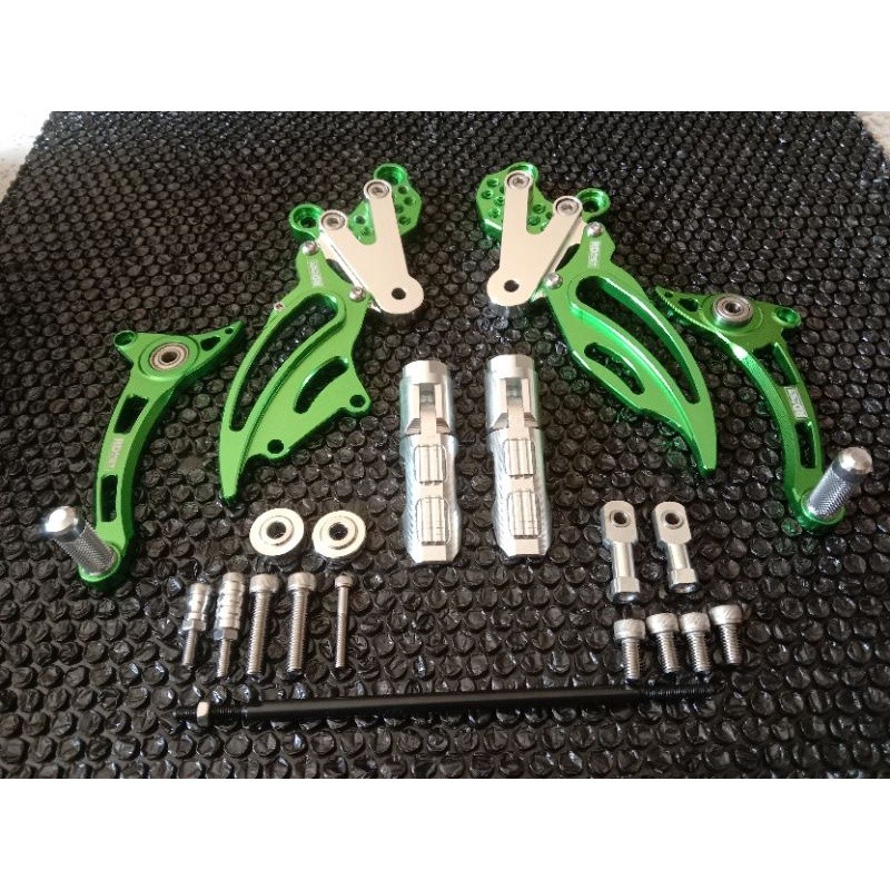underbone LIPAT merk RD RACING Kawasaki ninja 250 karbu ninja 250 fi lama CNc alumunium import Thail
