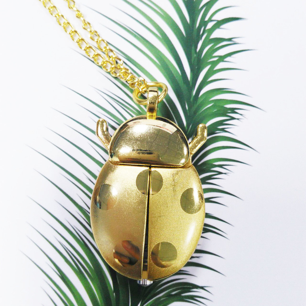 Jam Saku Kecil Retro Kepribadian Kumbang Jam Quartz Kreatif Jam Gantung