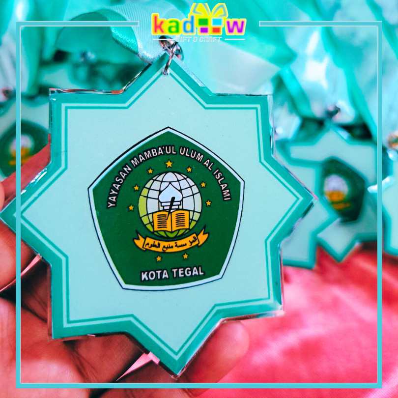 Medali Wisuda Akrilik Custom – Bisa Nama & Logo | Medali Akrilik Mewah untuk TK–SMA–Kampus