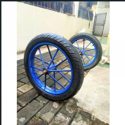 Roda gerobak ring 17 sepasang roda + besi as