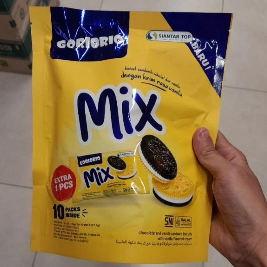 Goriorio Biskuit Sandwich Mix dengan Krim Vanila ( isi 10 )