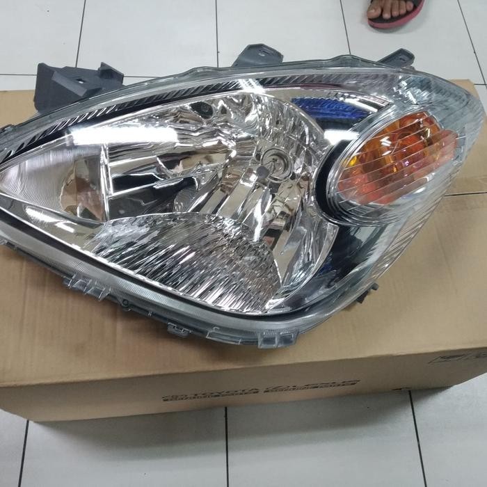 head lamp Avanza type g 2009 ORI Toyota