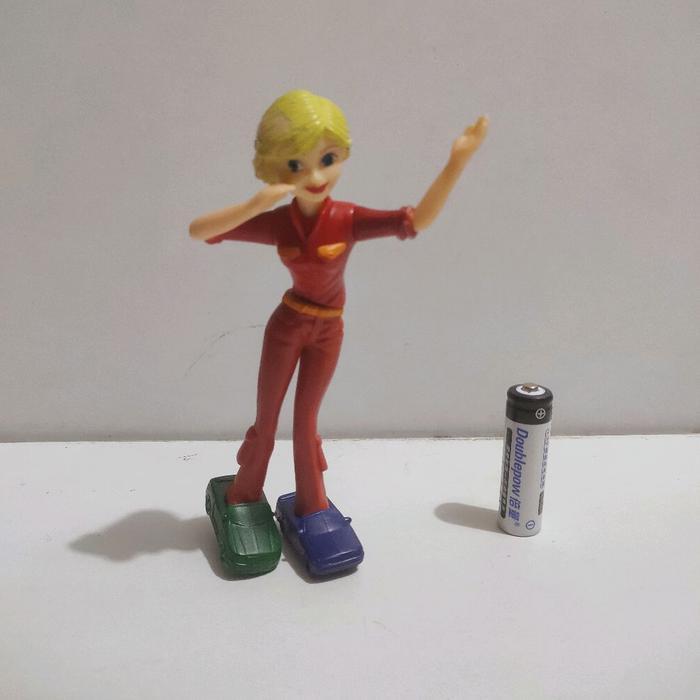 mainan action figure monster vs alien cewek