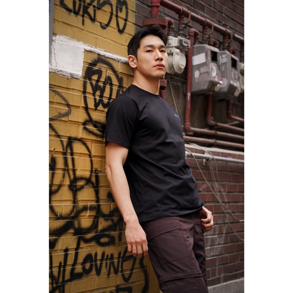 WILL-K LONDON Uniformity vs. Individuality Tee - Black fashion