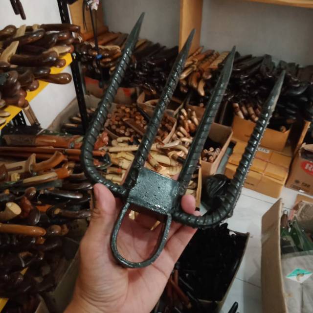 Alat Pertanian Garuk Tanah Baja