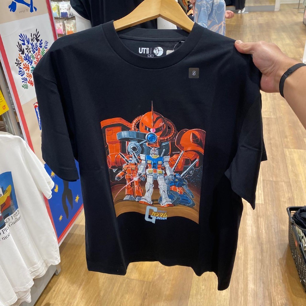 ORI  Tshirt Uniqlo X Gundam (MAN)