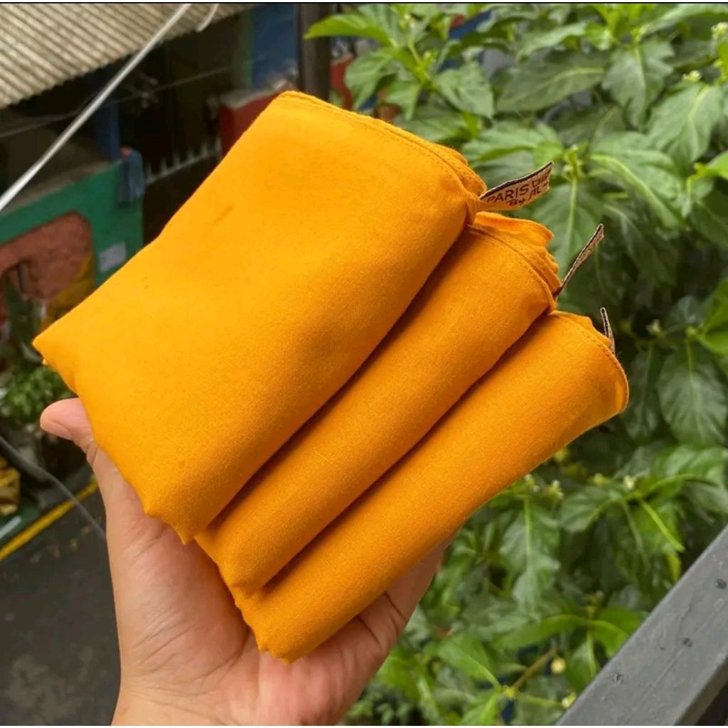 Hijab Segi empat Paris Premium Warna Kuning Mustard Ukuran 110×110 Cm