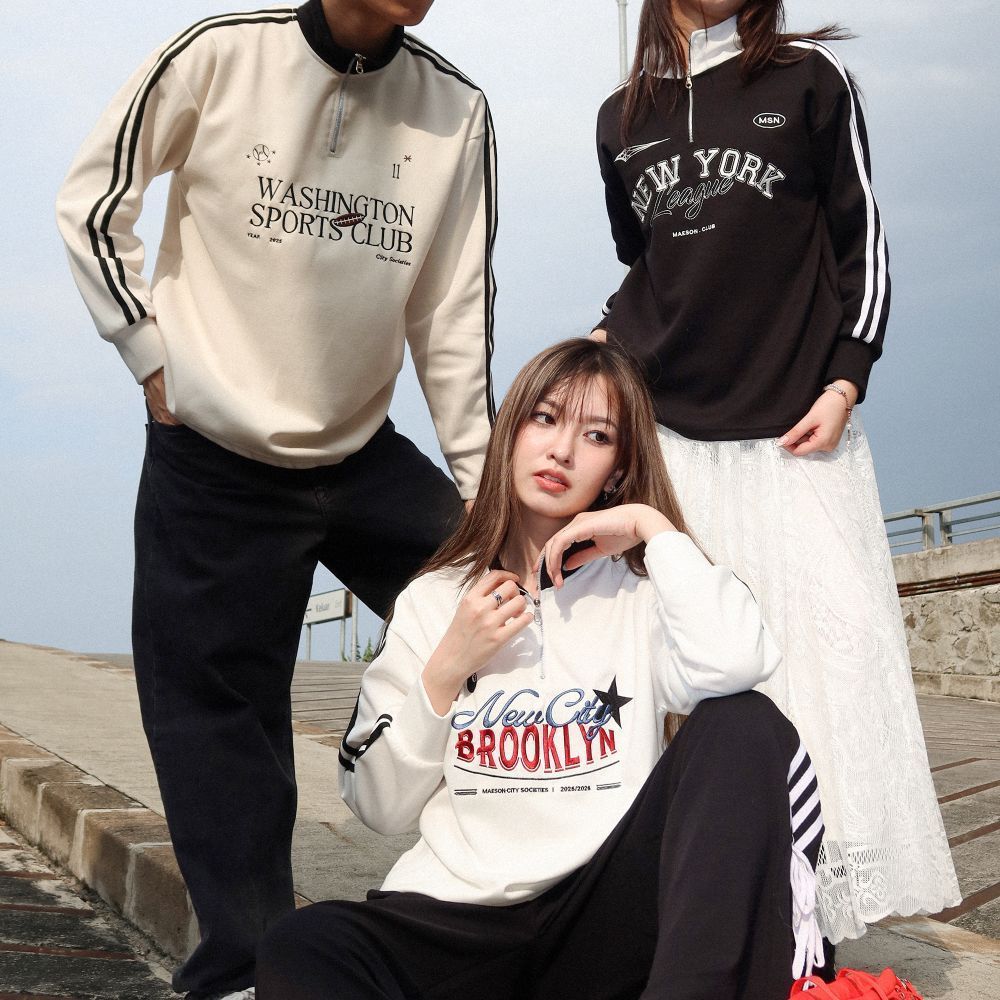 MAESON STATES HALF ZIP TURTLENECK GRAPHIC EMBROIDERED SWEATSHIRT