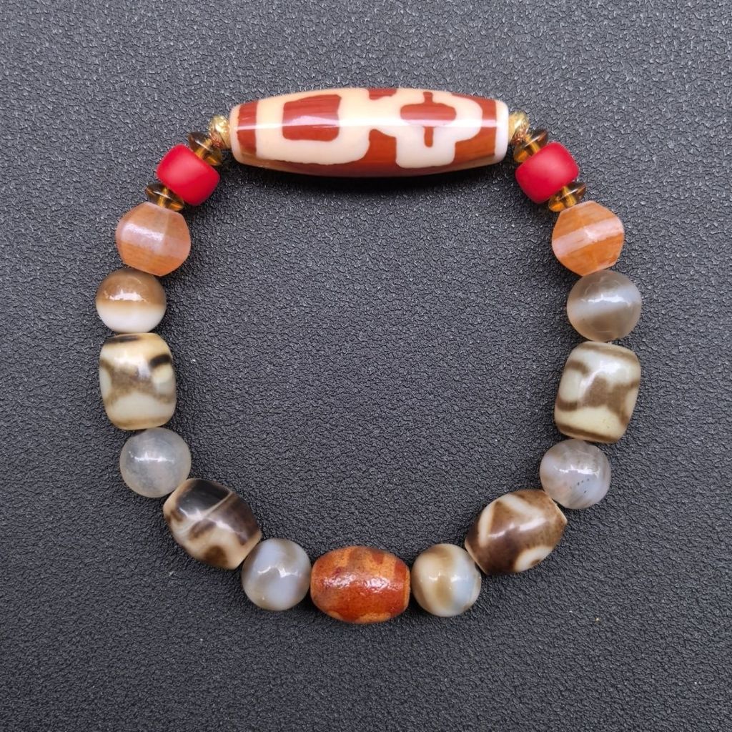 Xizang red dzi bead batu akik Buddha bead gelang Tibet.