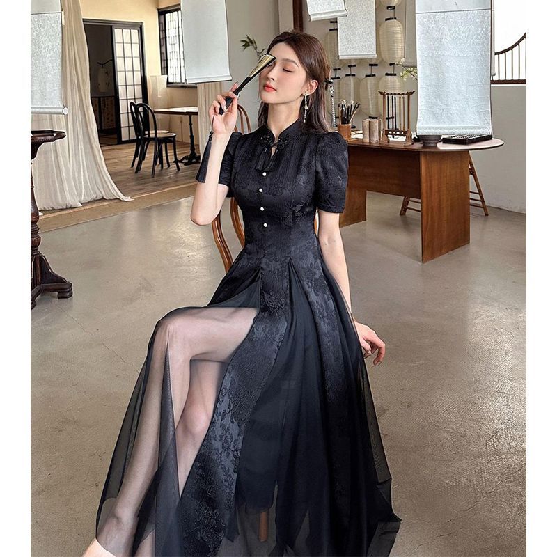 Gaun hitam wanita, gaun ramping yang elegan, gaun ramping yang elegan, gaun ramping yang elegan.