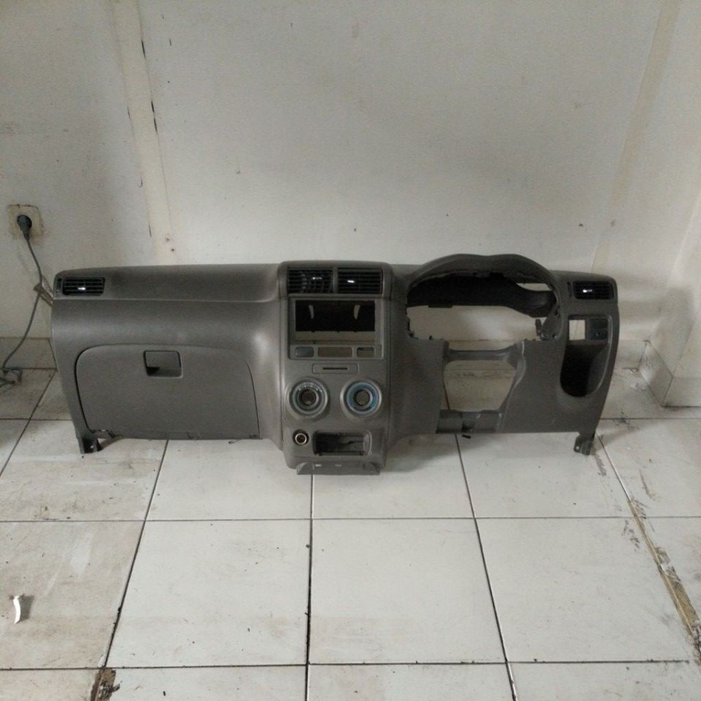 meja dashboard Avanza vvti lama komplit original