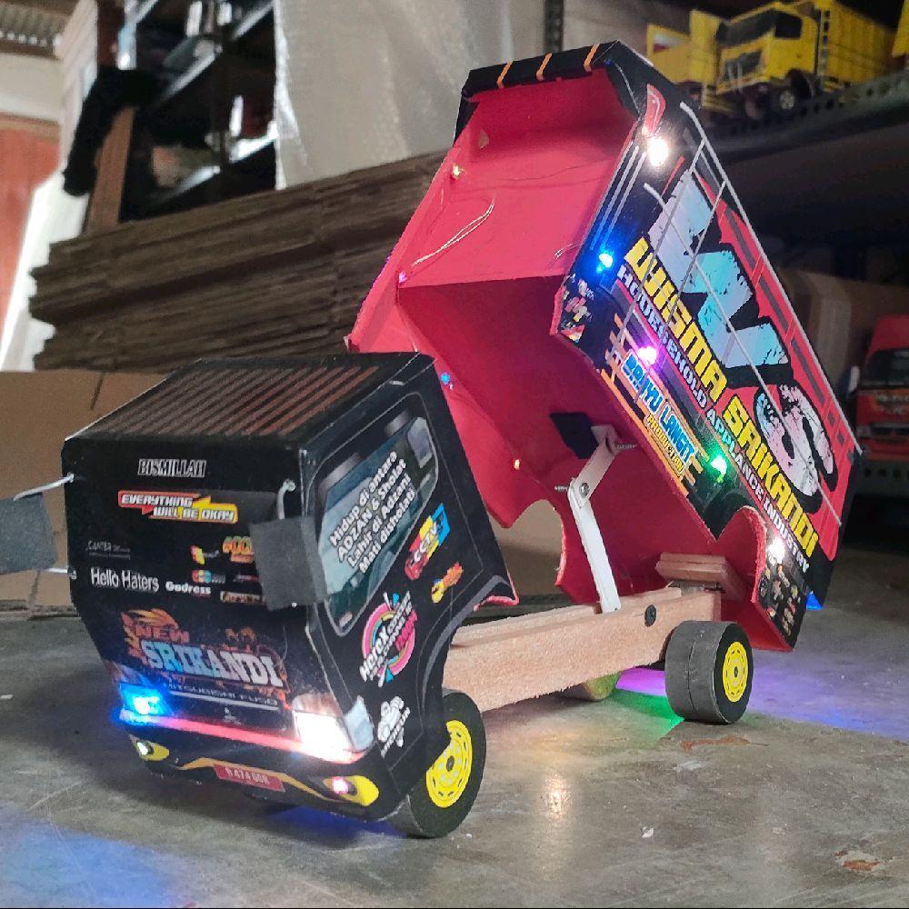 Miniatur Truk Terbaru Wisma Srikandi Bisa Jungkit Dengan Bak Kayu Triplek Tebal 4mm Ukuran 30x10x15 