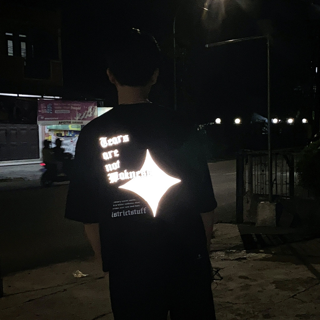 [COD] Trend  Kaos Reflektif Sliver Menyala Weakness Tshirt Dalam Gelap Pria Wanita Premium Kaos