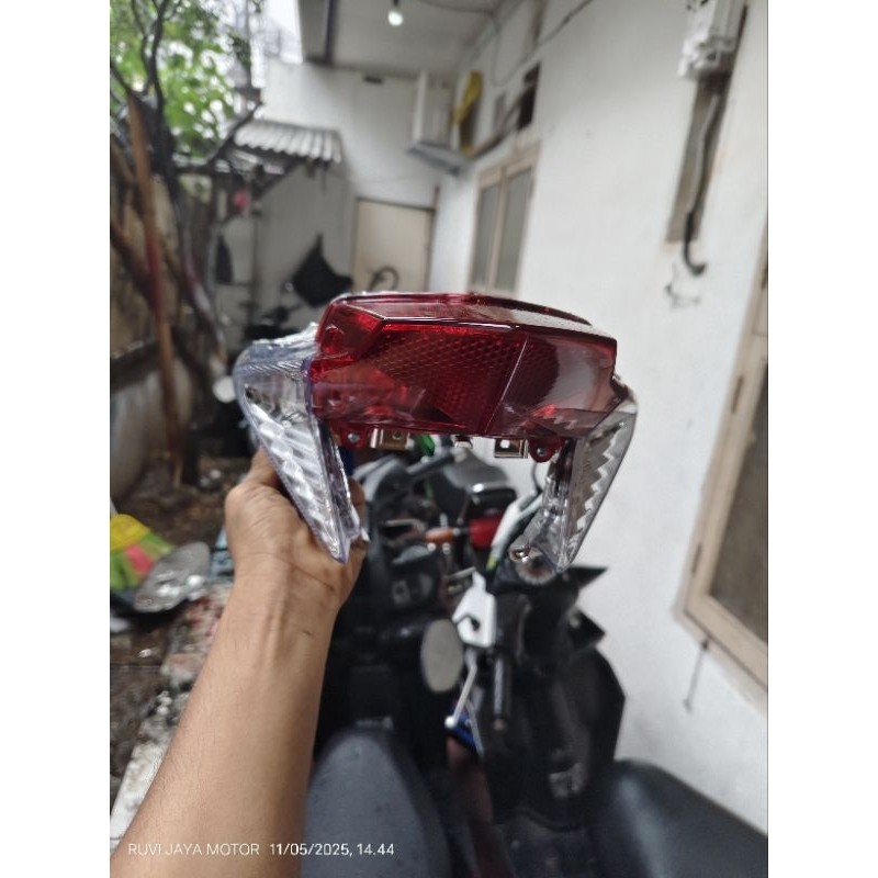 Lampu stop lampu belakang standart Vario 125 old vario 125 Kzr 2013-2015 mikka merah