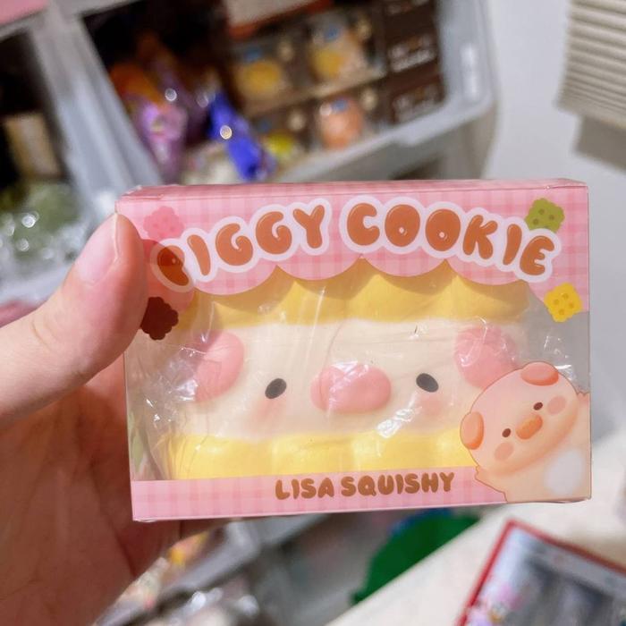 [READY STOCK] Piggy Cookie Squishy by Lisa Squishy / BNIP Licensed