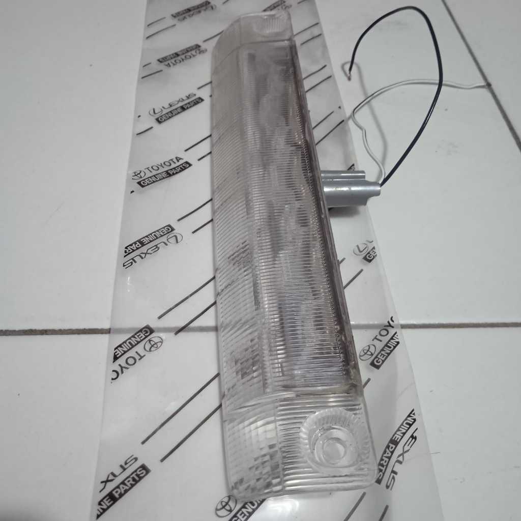 lampu spoiler toyota alphard