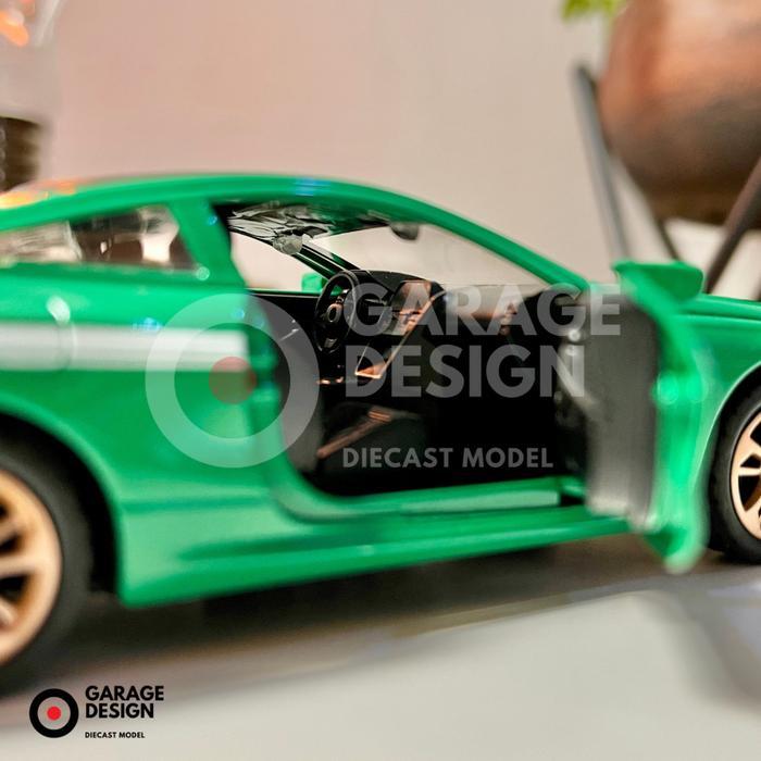 (Ada Lampu & Suara) Diecast Mobil 1:36 BMW M8 - Alloy Diecast Model Pajangan Mobil Miniatur BMW M8 -