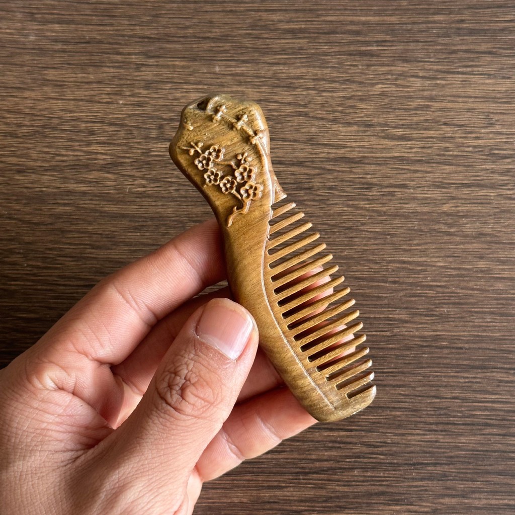 Sisir Kayu Cendana Hijau Ukiran Cheongsam Gaya Cina Sisir Rambut Kayu Cendana