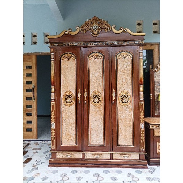 Lemari cinta kayu jati / lemari pakaian full kayu jati / furniture Jepara