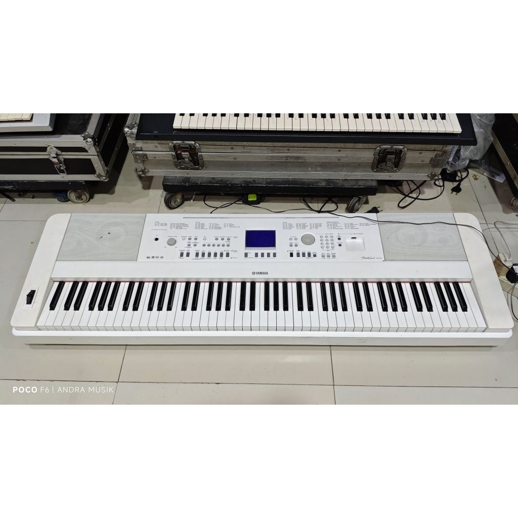 Yamaha Digital Piano Keyboard DGX 650 White Putih Kondisi Normal Tanpa Stand